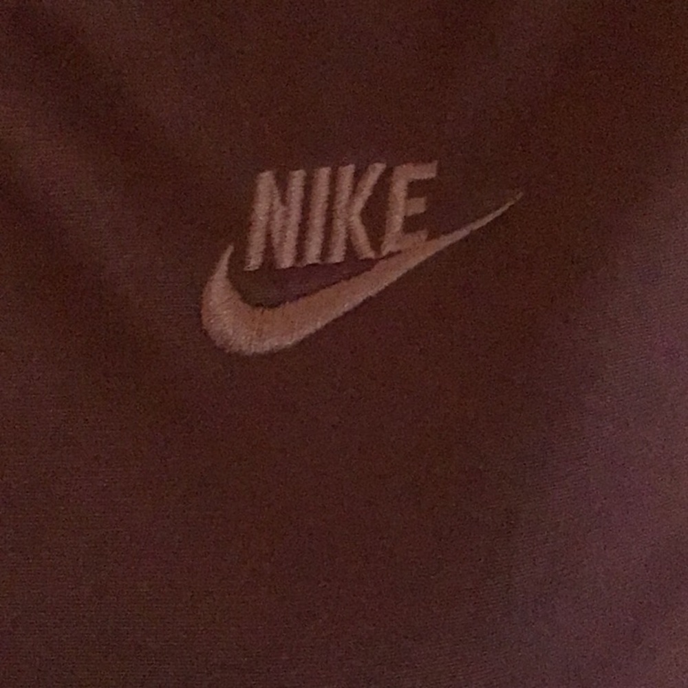 Nike - Picture 2 of 4